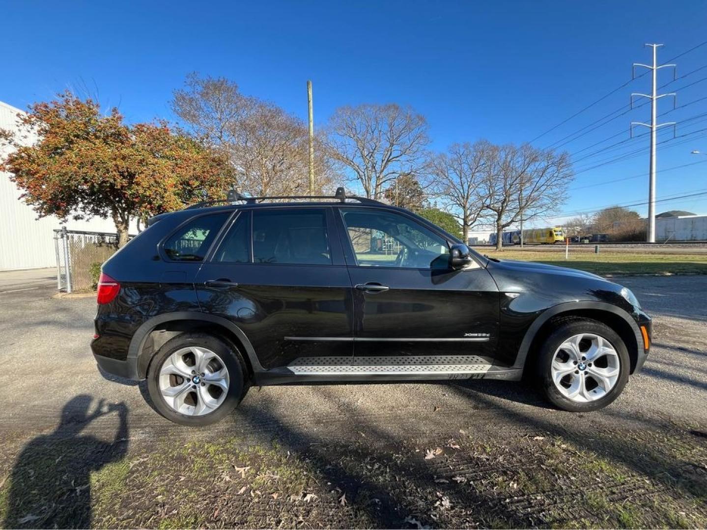 2011 Black /Tan BMW X5 xDrive 35D (5UXZW0C50BL) with an 3.0 M57 Diesel engine, Automatic transmission, located at 5700 Curlew Drive, Norfolk, VA, 23502, (757) 455-6330, 36.841885, -76.209412 - Photo#4